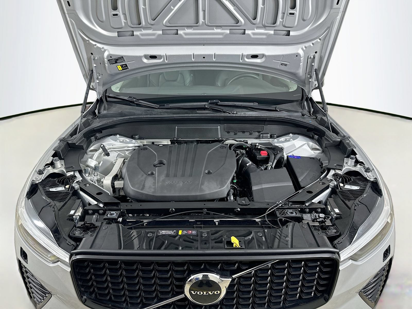 Used 2025 Volvo XC60 B5 Core AWD/4WD image 13