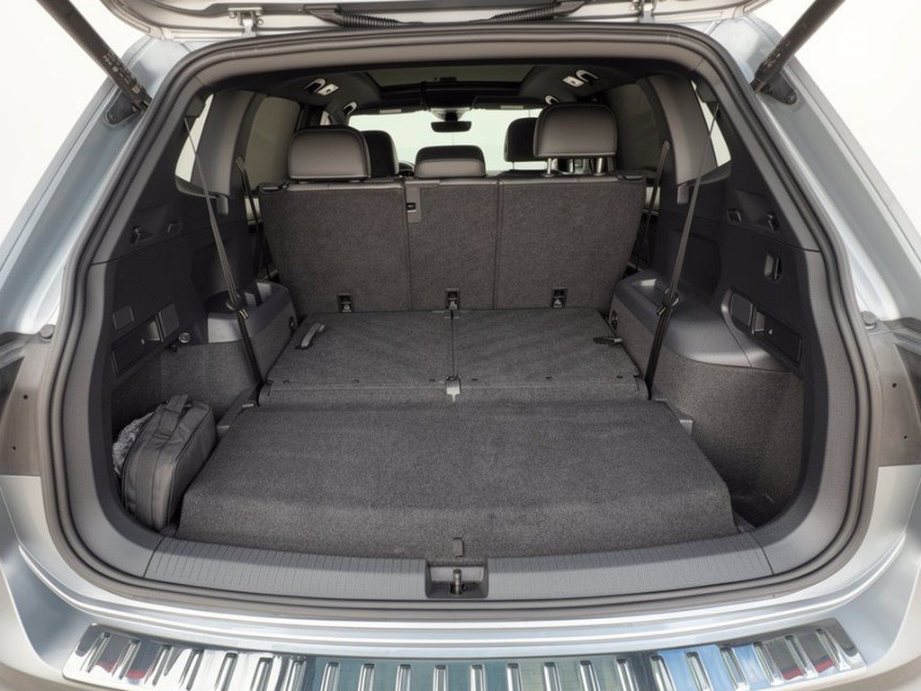 Used 2022 Volkswagen Tiguan SE R-Line FWD image 28