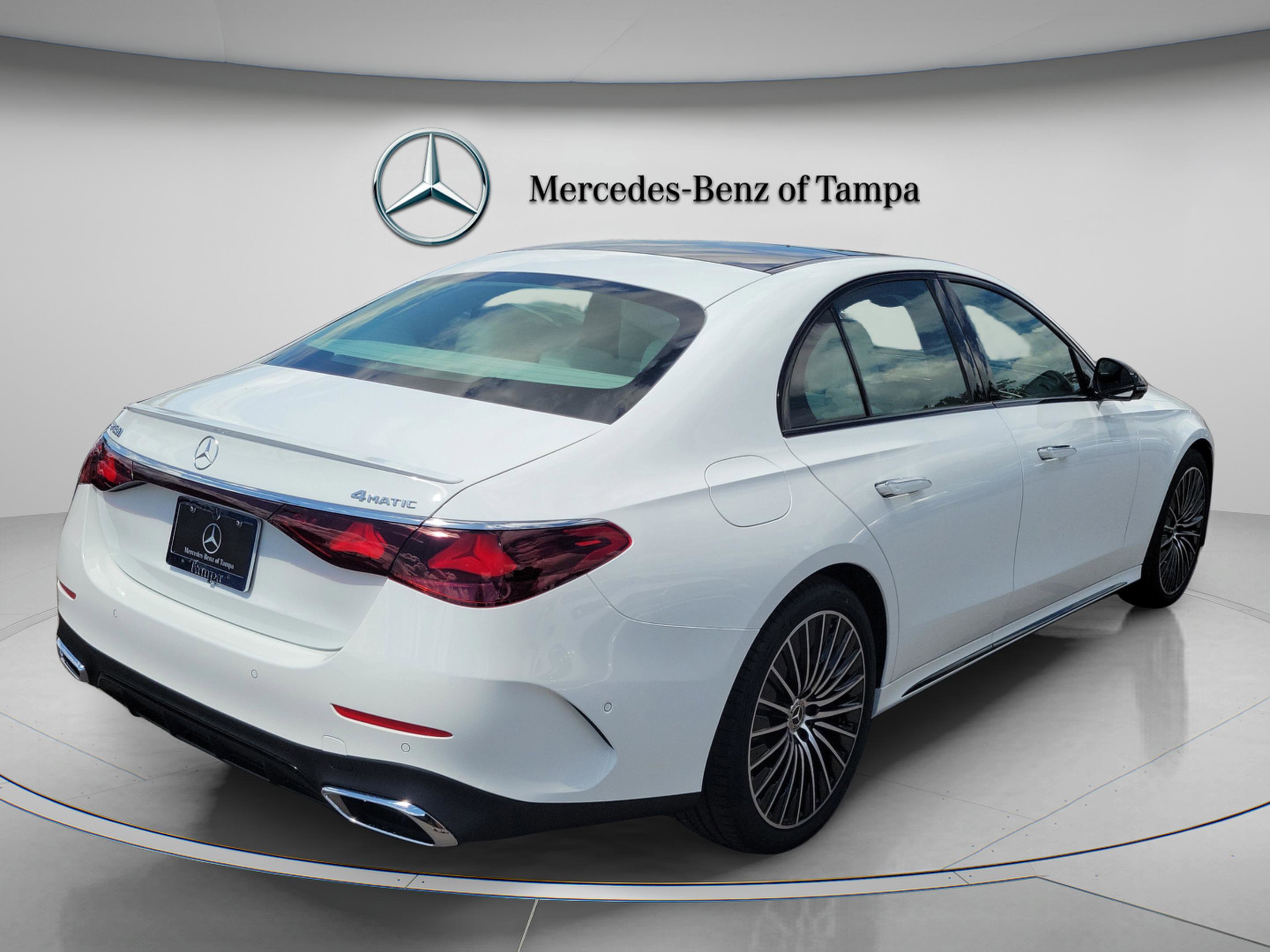 Used 2025 Mercedes-Benz GLC 350e 4MATIC image 3