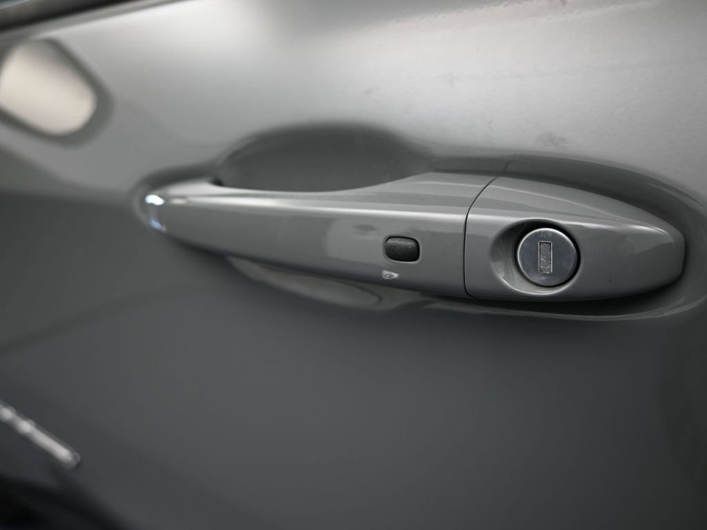 Used 2022 Jeep Compass Limited image 32