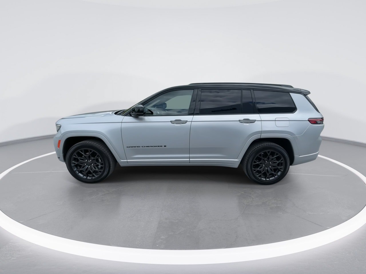 Used 2025 Jeep Grand Cherokee L Summit AWD/4WD image 5
