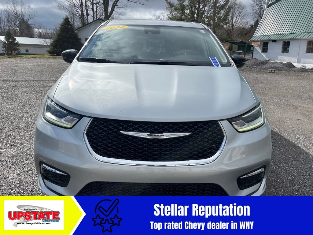 Used 2024 Chrysler Pacifica Touring-L image 3