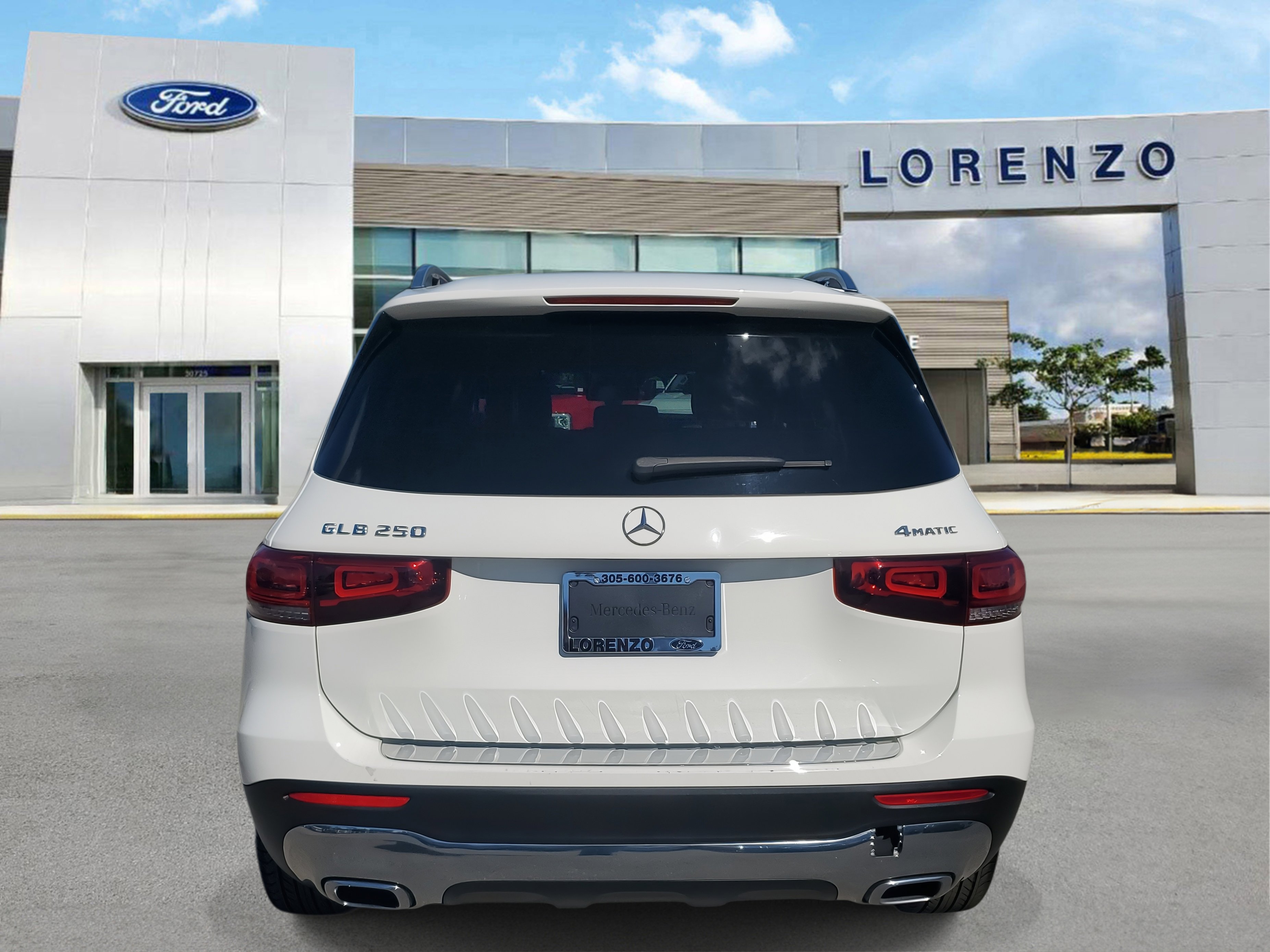 Used 2023 Mercedes-Benz GLB 250 4MATIC w/ Premium Package image 6