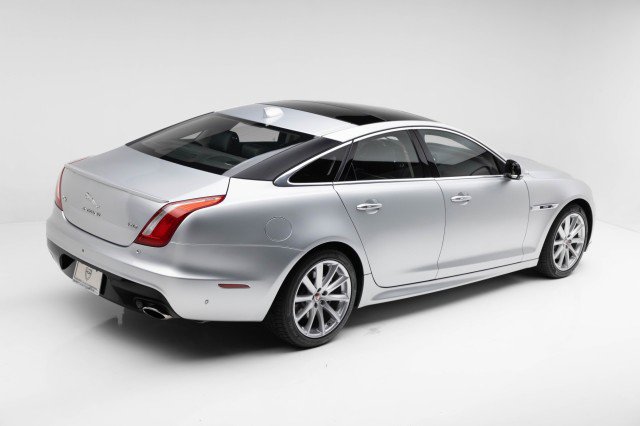 Used 2016 Jaguar XJ R-Sport image 3