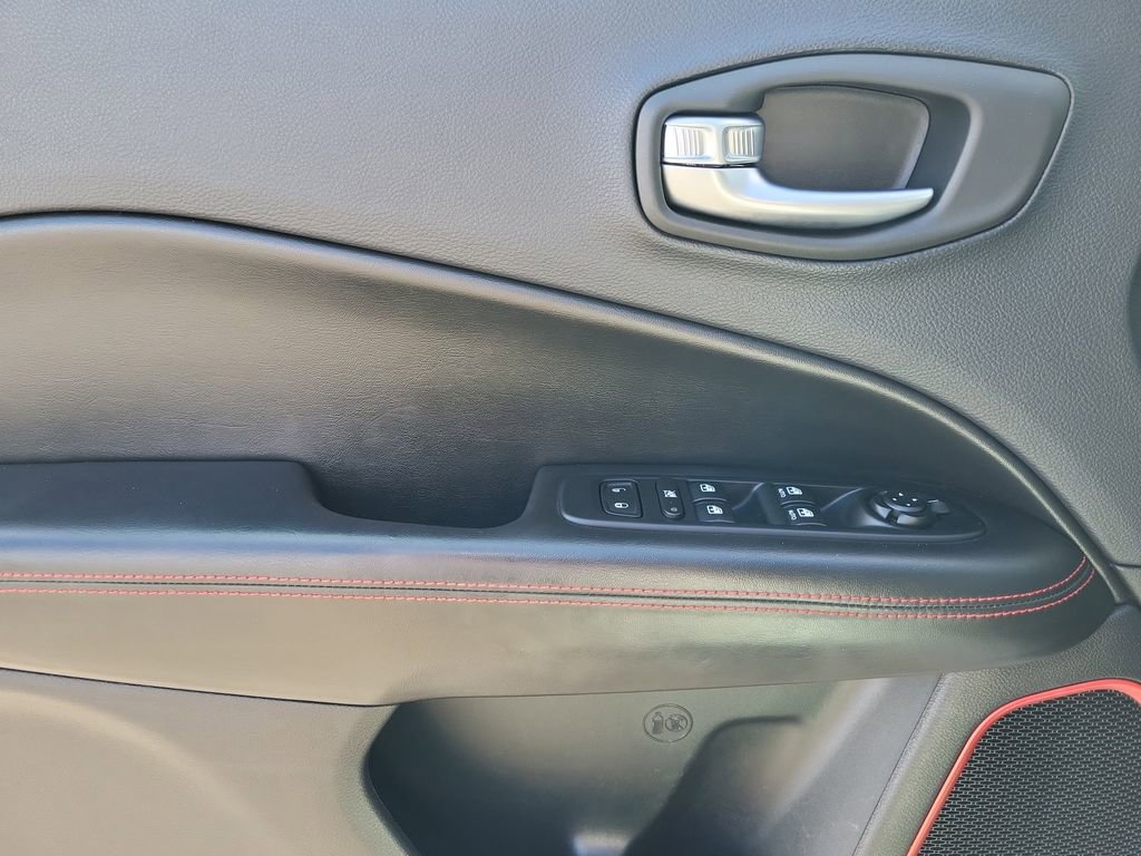 Used 2017 Jeep Compass Trailhawk w/ Leather Interior Group AWD/4WD image 10