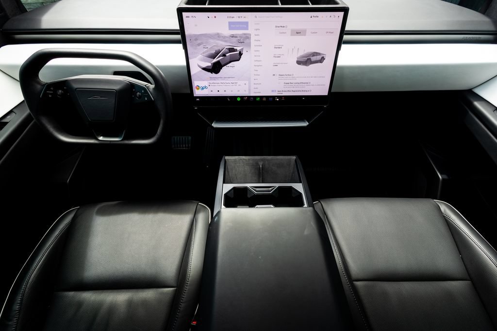 Used 2024 Tesla Cybertruck AWD Crew Cab image 33