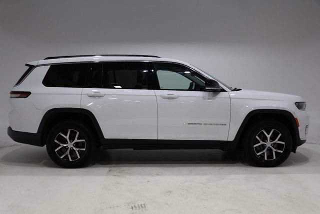 Used 2023 Jeep Grand Cherokee L Limited w/ Luxury Tech Group II AWD/4WD image 9