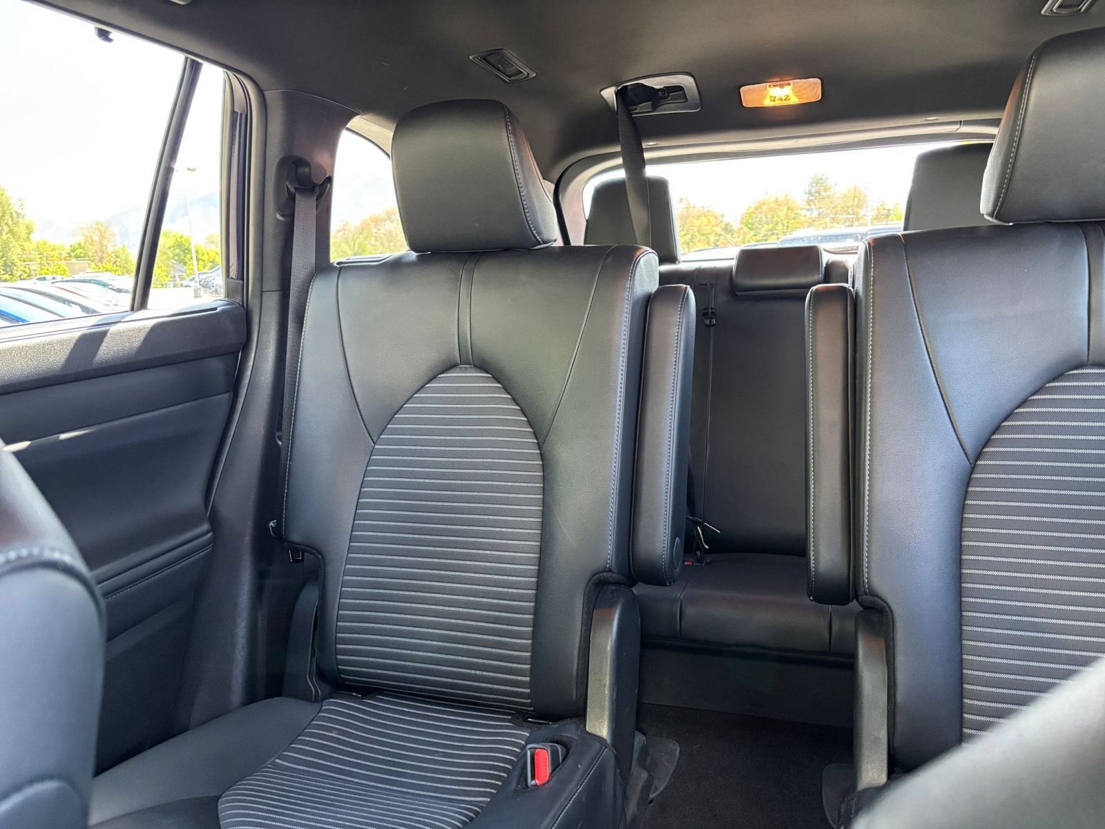 Used 2025 Toyota Highlander XSE AWD/4WD image 37