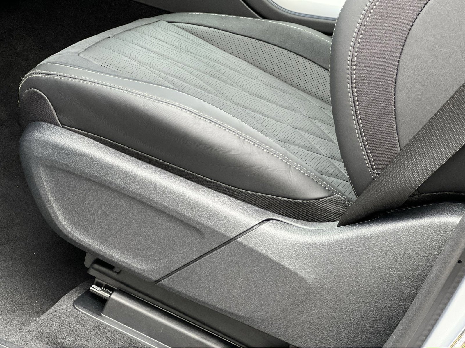 New 2026 Mercedes-Benz GLE 63 AMG S image 12