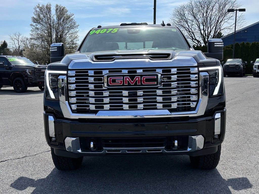 New 2026 GMC Sierra 3500 Denali w/ Denali Reserve Package AWD/4WD image 4