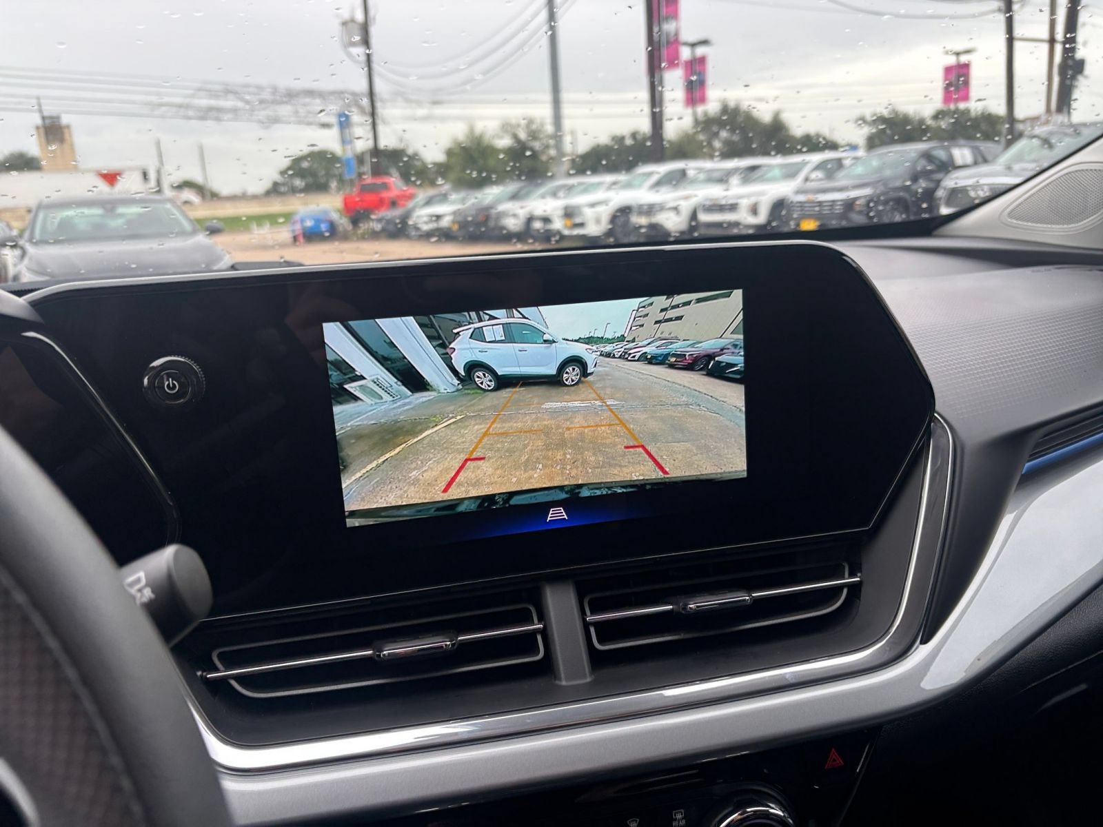 Used 2025 Chevrolet Trax LT FWD image 18