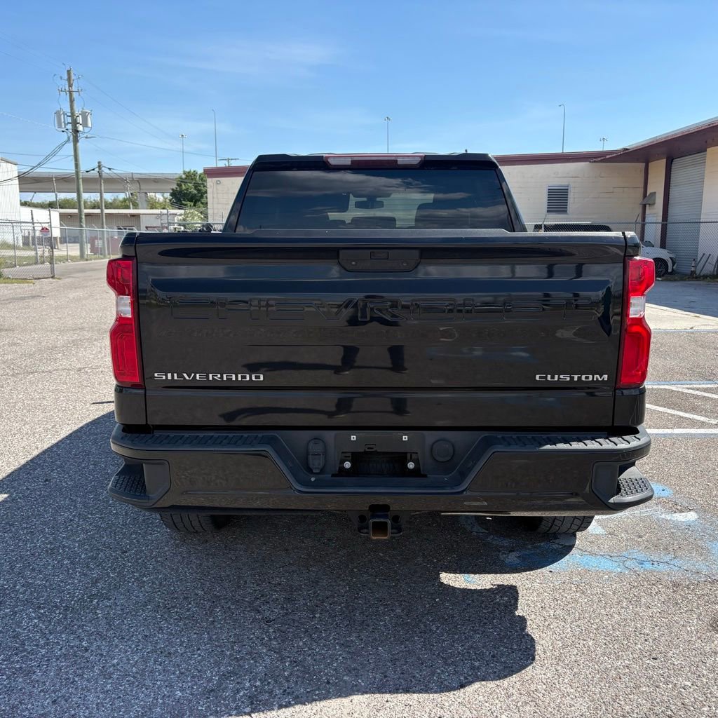 Used 2020 Chevrolet Silverado 1500 Custom w/ Custom Value Package image 4