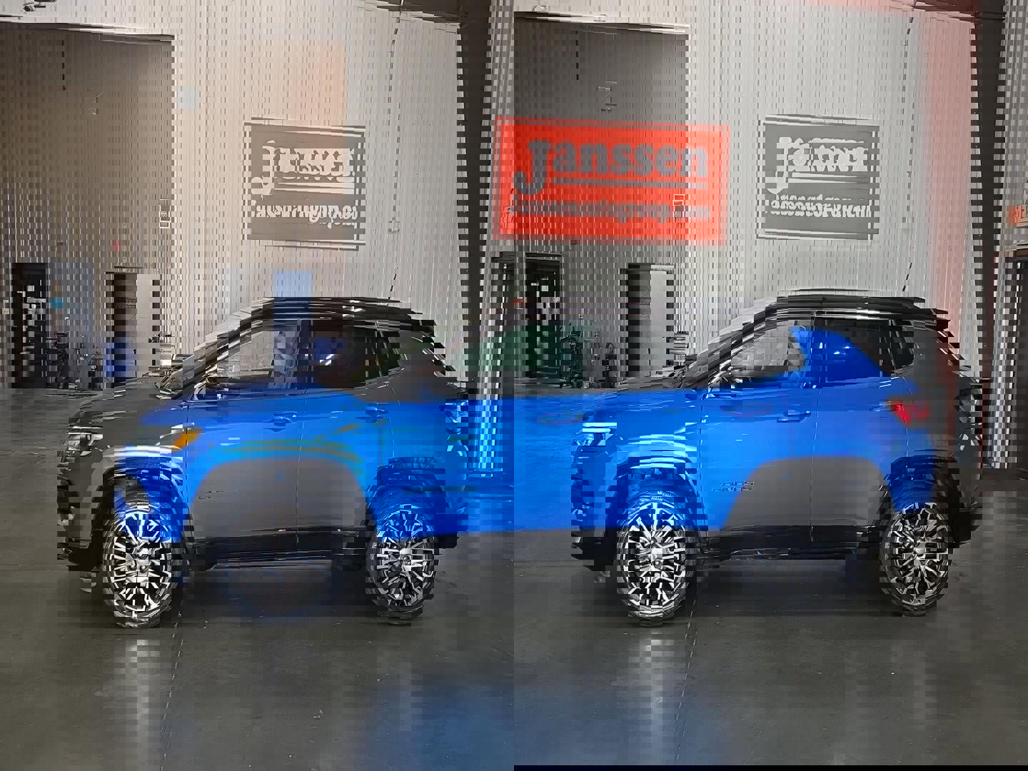 Used 2022 Jeep Compass Limited w/ Elite Group image 2