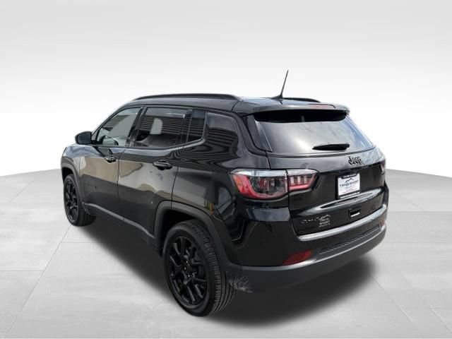 Used 2024 Jeep Compass Latitude w/ Convenience Group AWD/4WD image 10