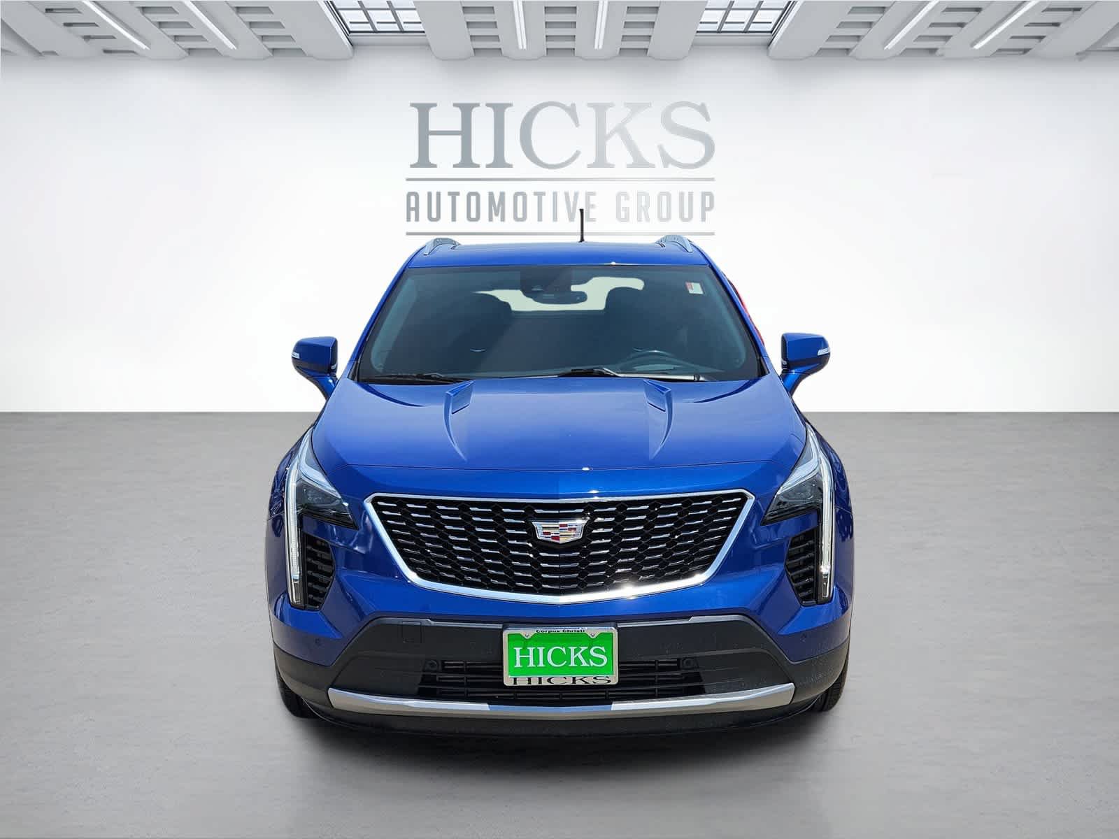 Used 2021 Cadillac XT4 Premium Luxury FWD image 2
