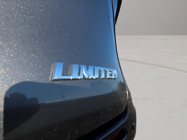 Used 2025 Toyota Sienna Limited image 18