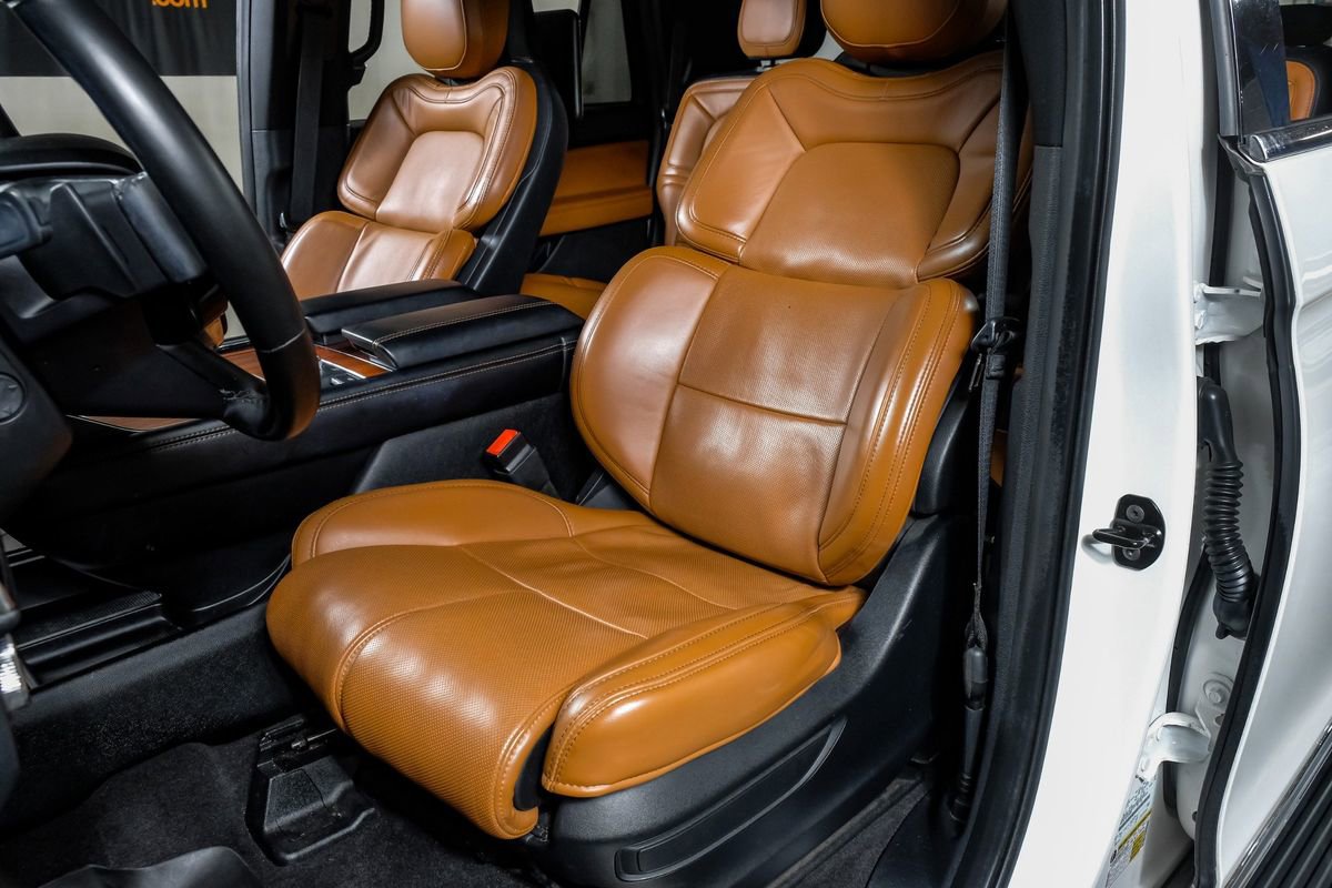 Used 2020 Lincoln Navigator L Reserve w/ Equipment Group 208A Reserve image 28