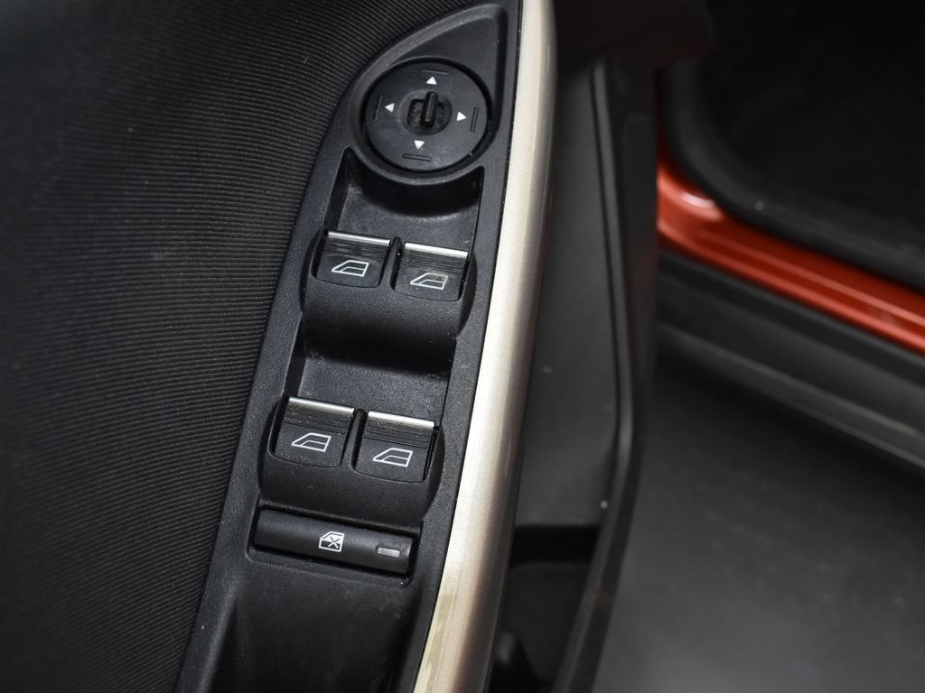 Used 2018 Ford Focus Titanium FWD image 10