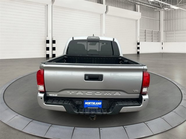 Used 2019 Toyota Tacoma TRD Off-Road w/ Technology Package image 3