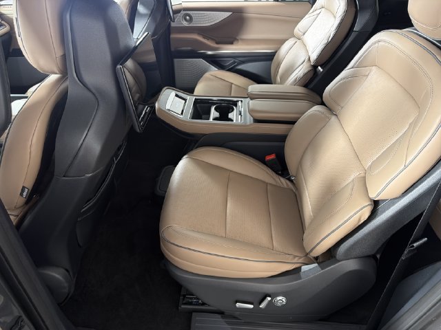 New 2027 Lincoln Navigator L Black Label AWD/4WD image 18