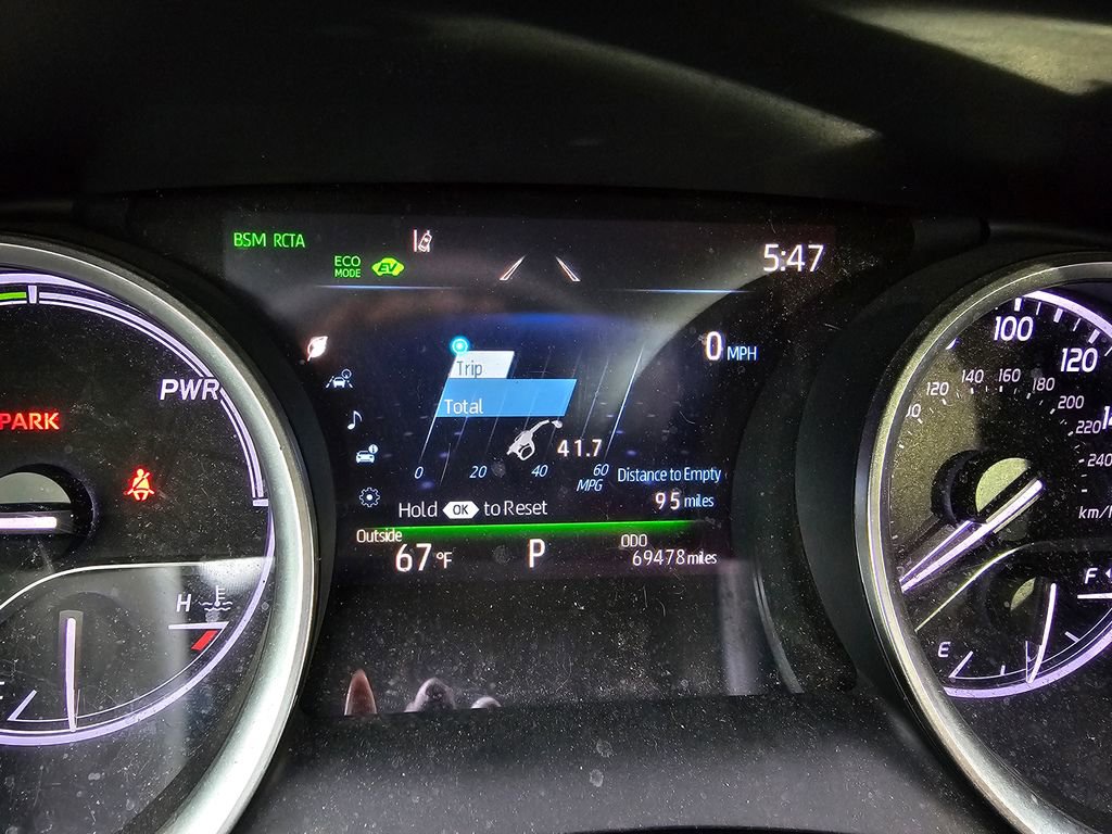 Used 2021 Toyota Camry XLE w/ Navigation Upgrade Package FWD image 18