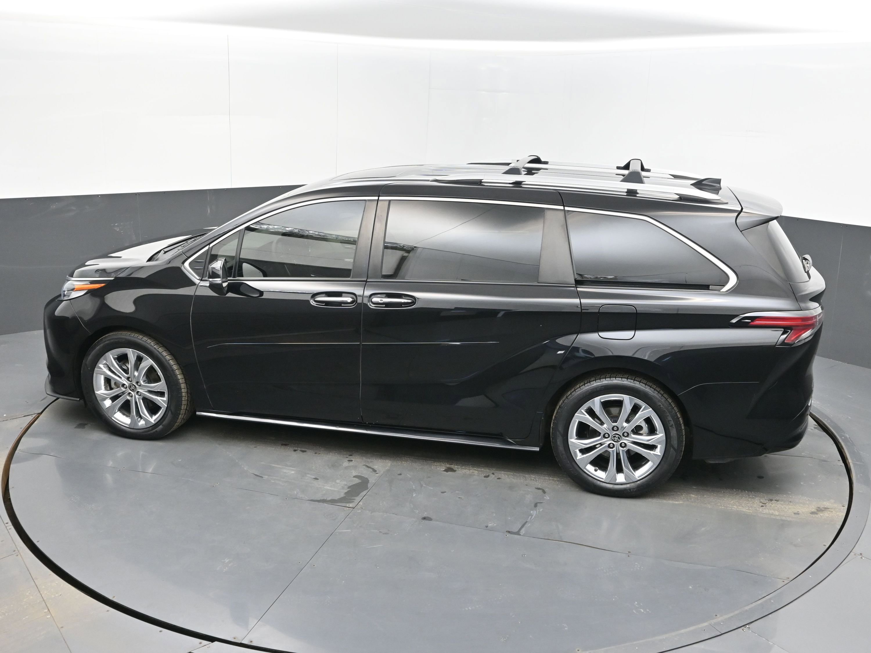 Used 2022 Toyota Sienna Platinum image 37