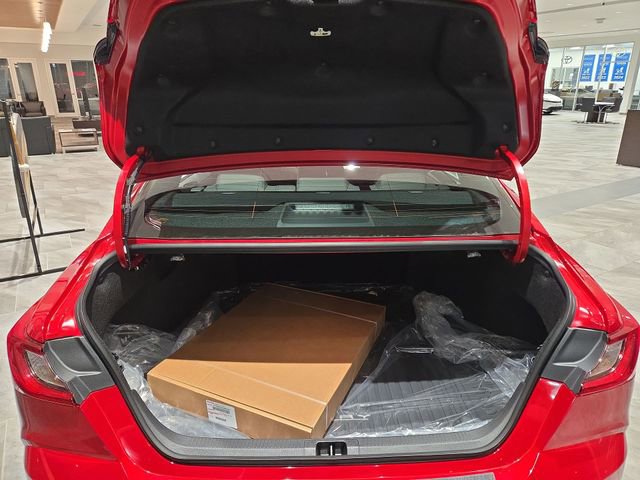 Used 2025 Toyota Camry SE image 30