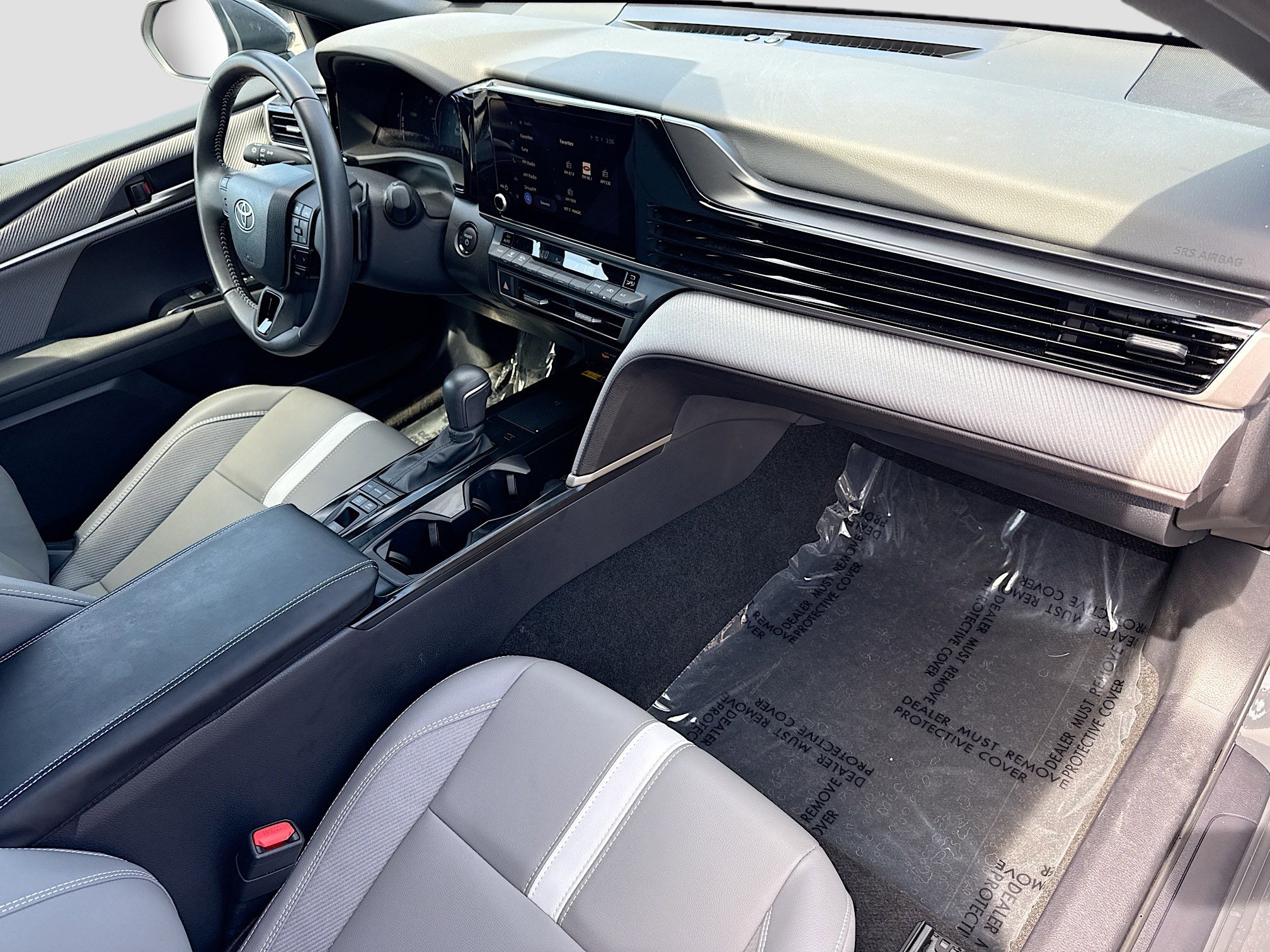 Used 2025 Toyota Camry SE image 12