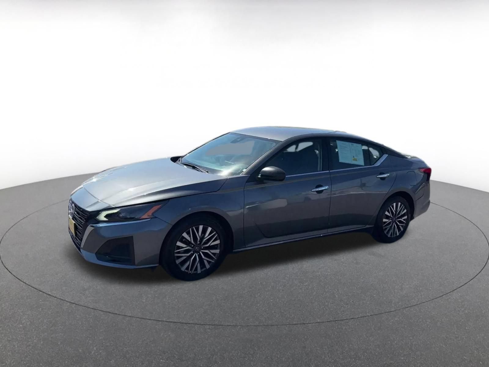 Used 2025 Nissan Altima 2.5 SV FWD image 7