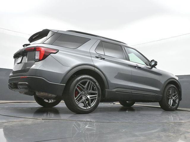 Used 2025 Ford Explorer ST-Line w/ ST-Line Street Pack AWD/4WD image 3