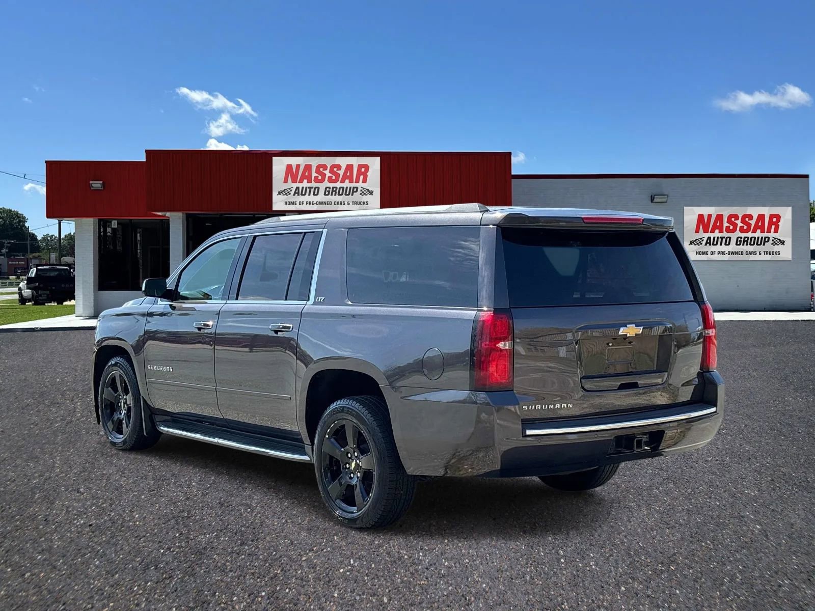 Used 2016 Chevrolet Suburban LTZ RWD image 6