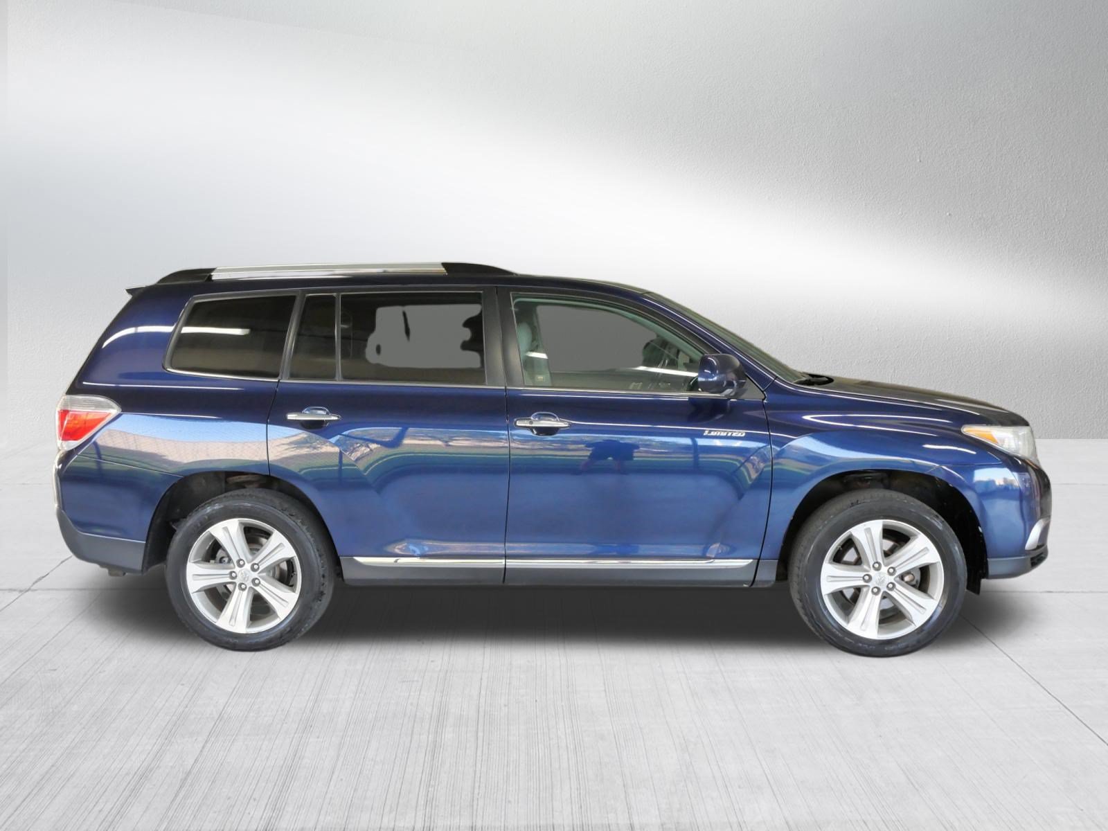 Used 2012 Toyota Highlander Limited w/ Tow Pkg AWD/4WD image 8