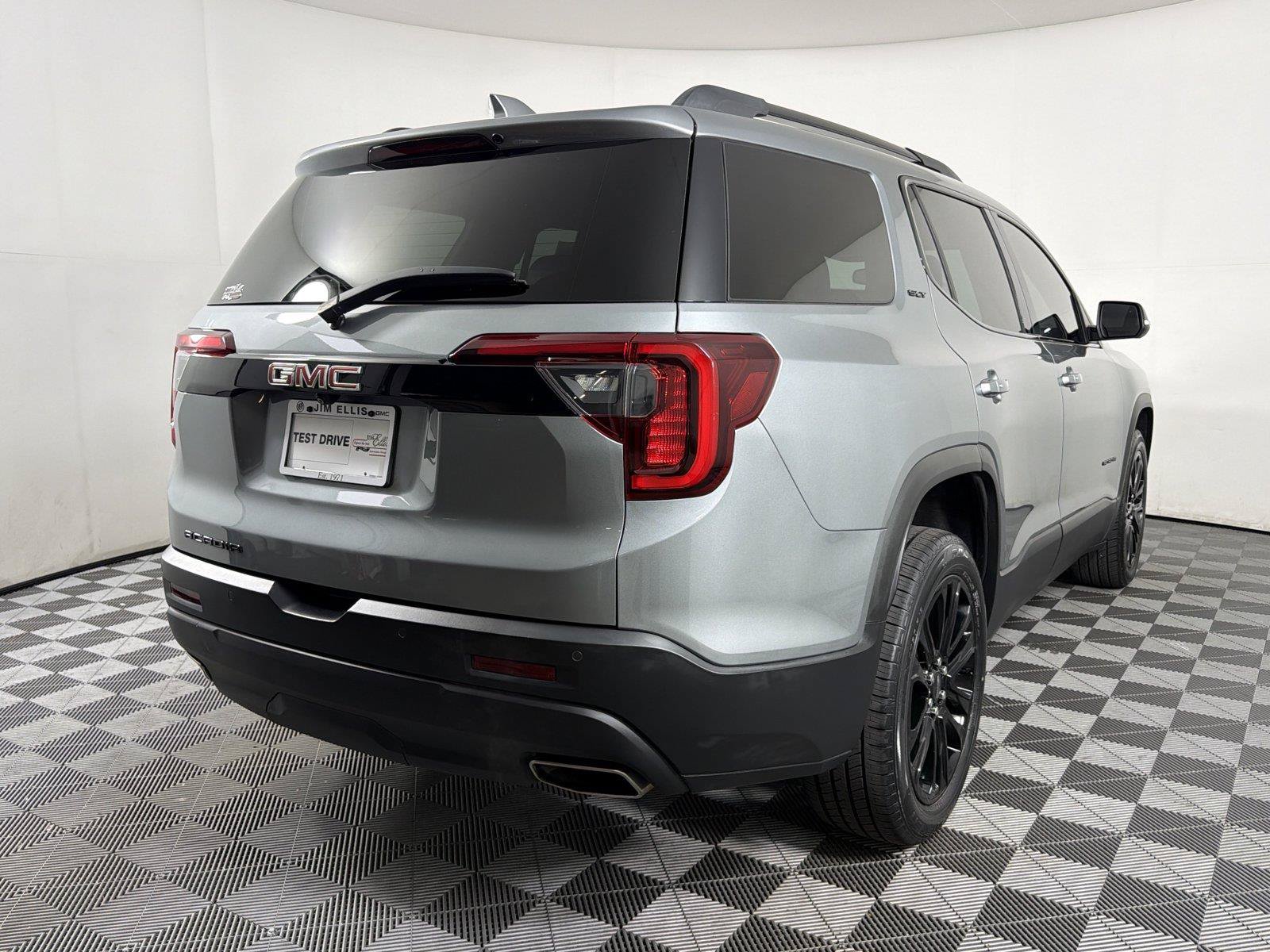 Certified 2023 GMC Acadia SLT w/ Elevation Edition FWD image 6