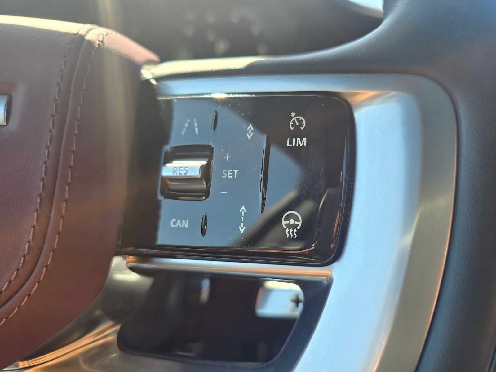 Used 2025 Land Rover Range Rover SE image 31