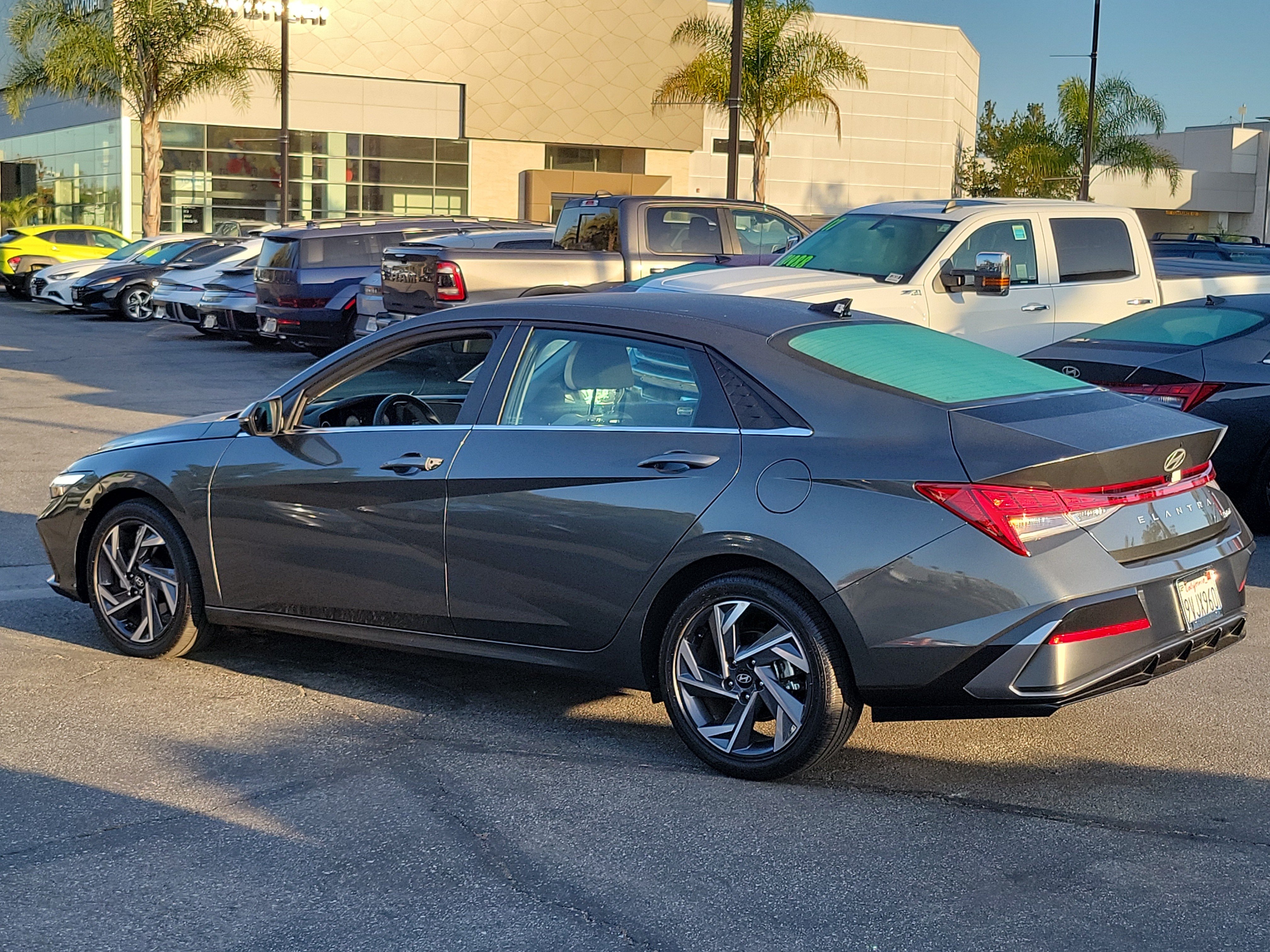 Certified 2025 Hyundai Elantra Limited FWD image 27