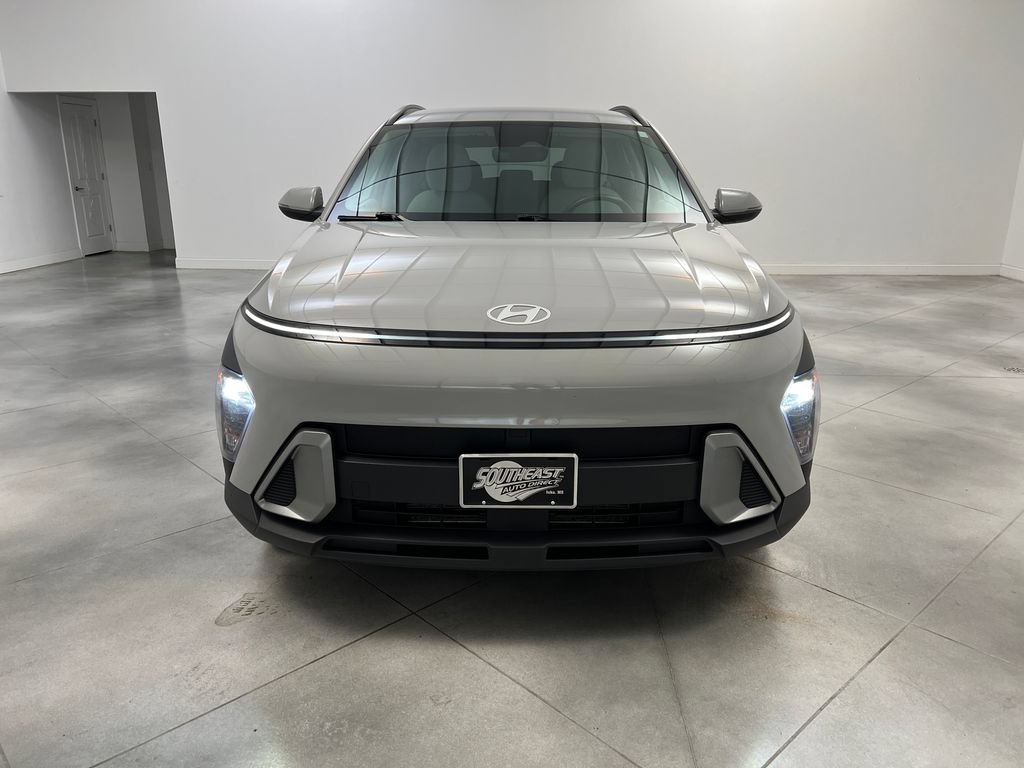 Used 2025 Hyundai Kona SEL FWD image 3