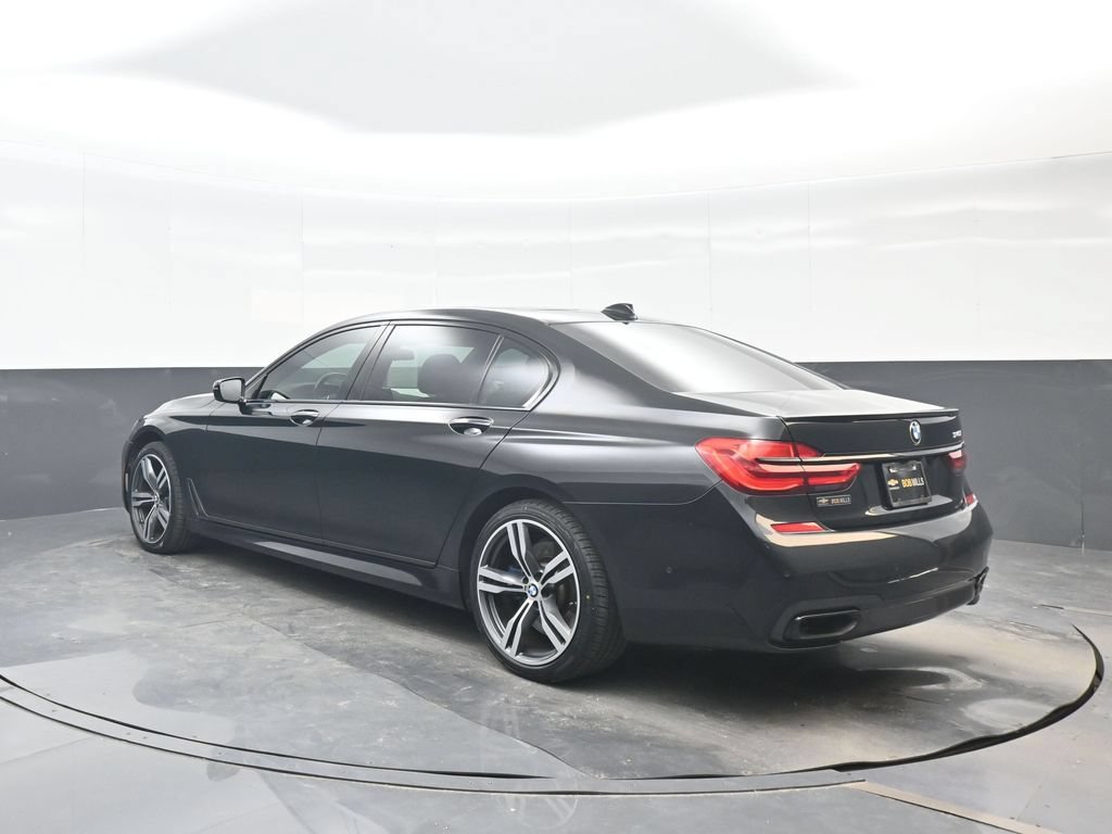Used 2019 BMW 740i w/ M Sport Package RWD image 4