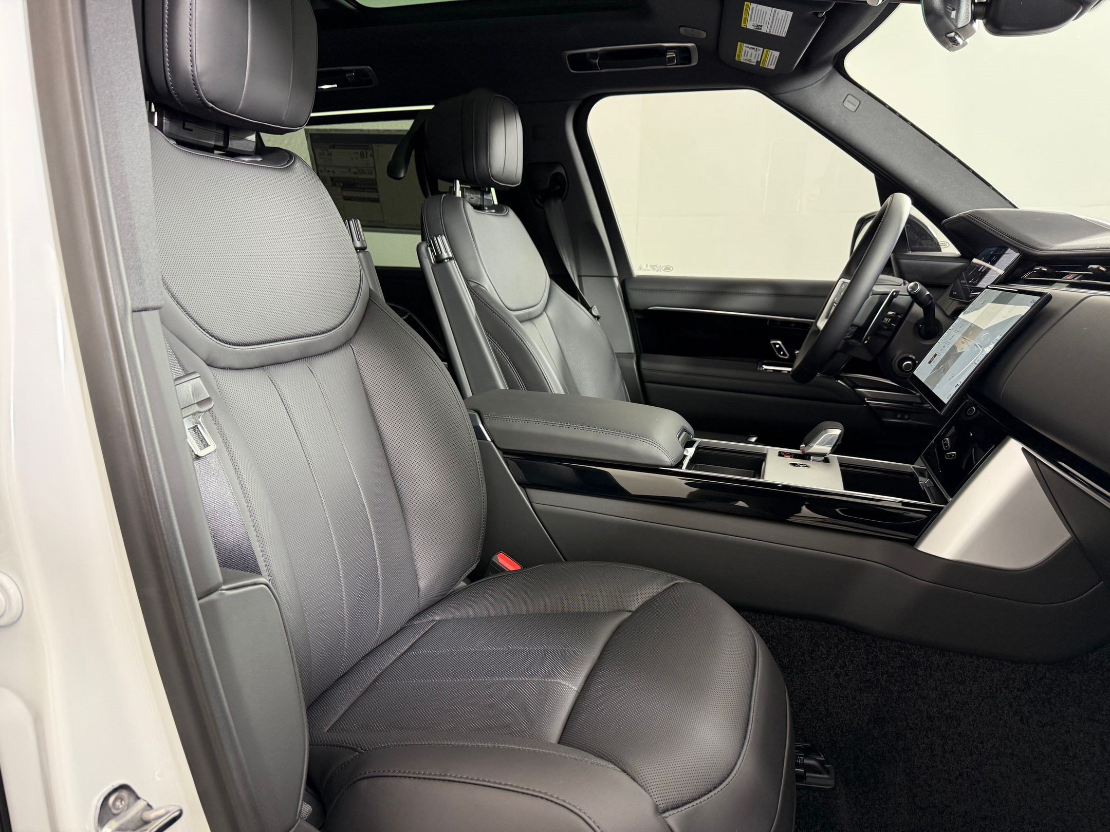 New 2026 Land Rover Range Rover Long Wheelbase SE AWD/4WD image 24