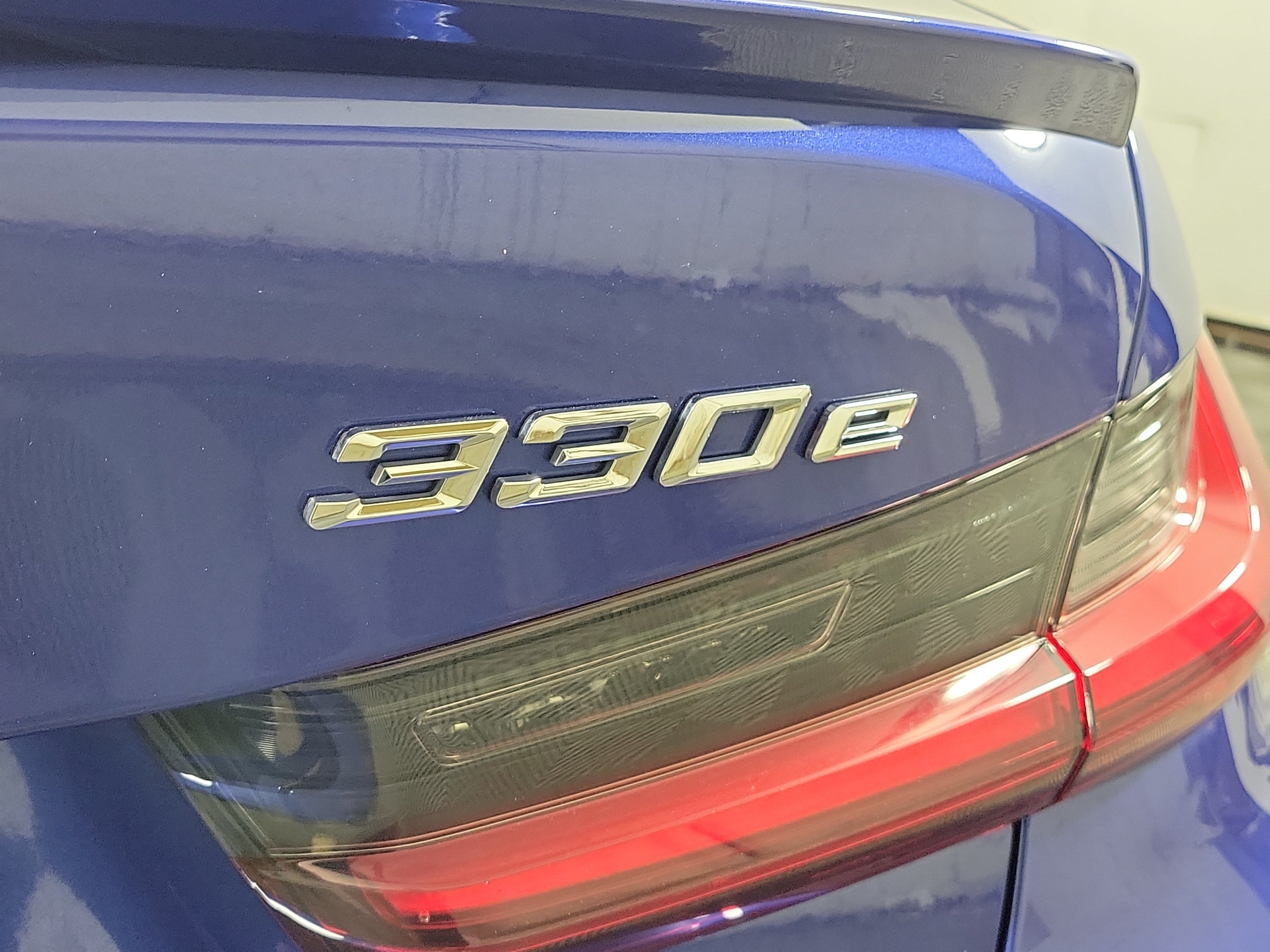 Used 2023 BMW 330e xDrive w/ M Sport Package AWD/4WD image 25