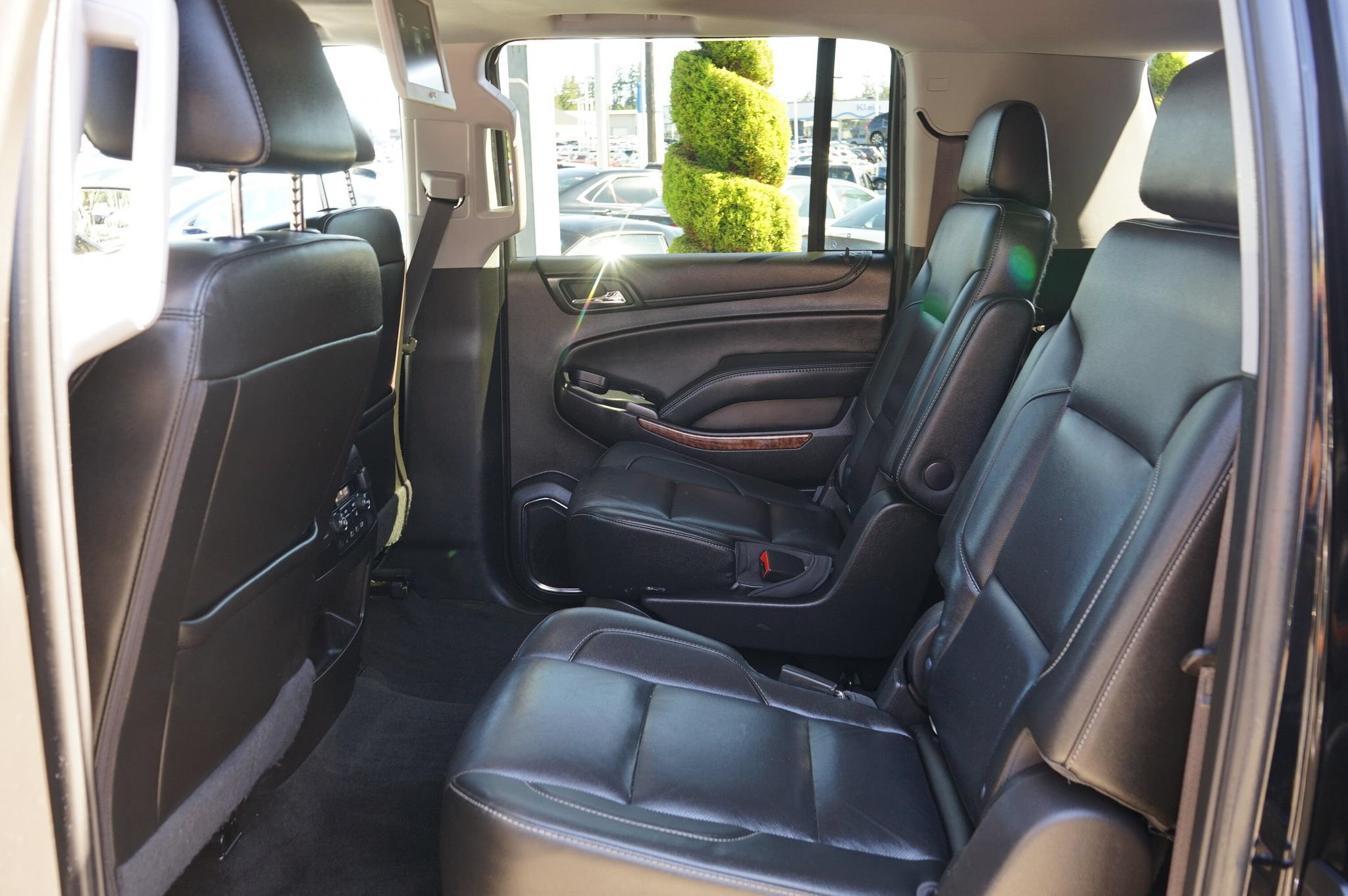 Used 2017 Chevrolet Suburban Premier AWD/4WD image 16