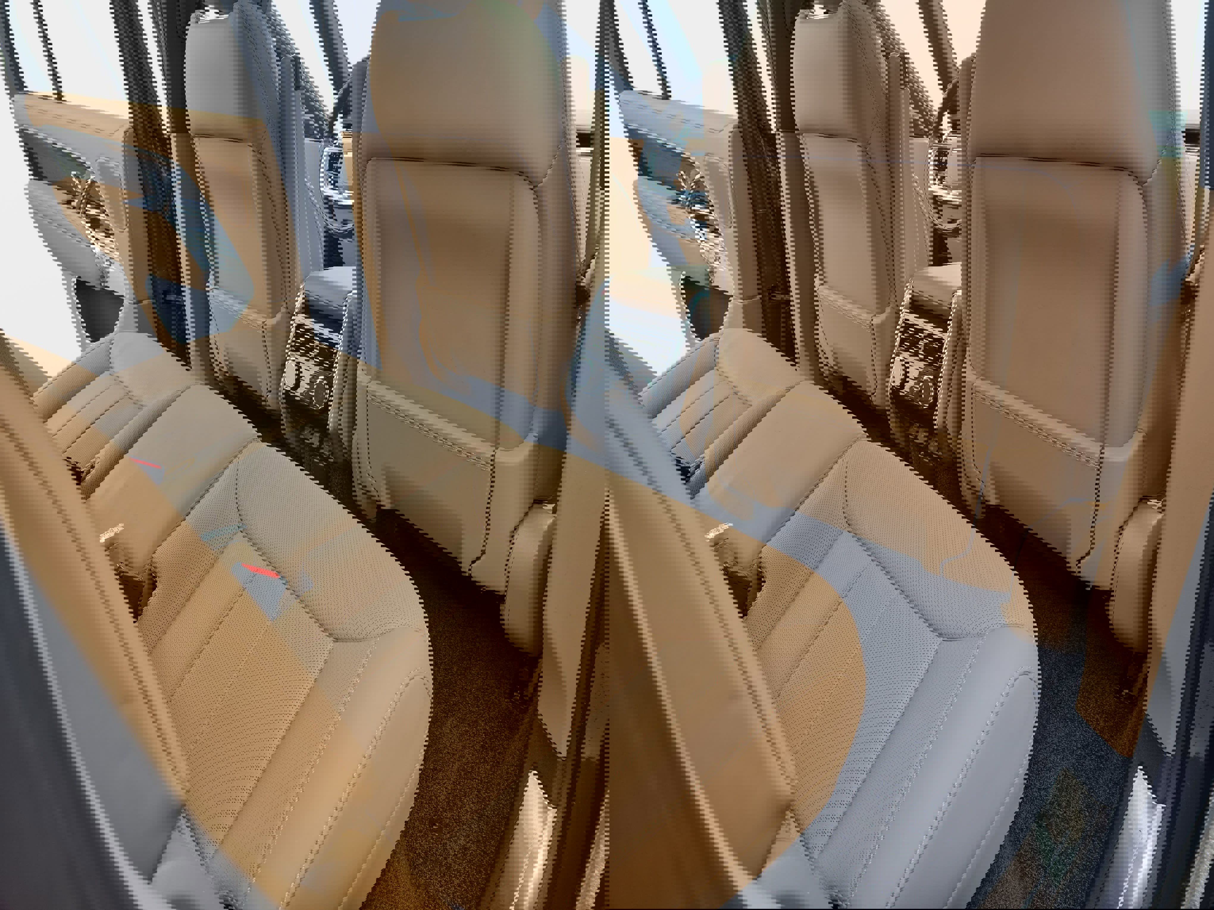 Certified 2025 Land Rover Range Rover SE image 11