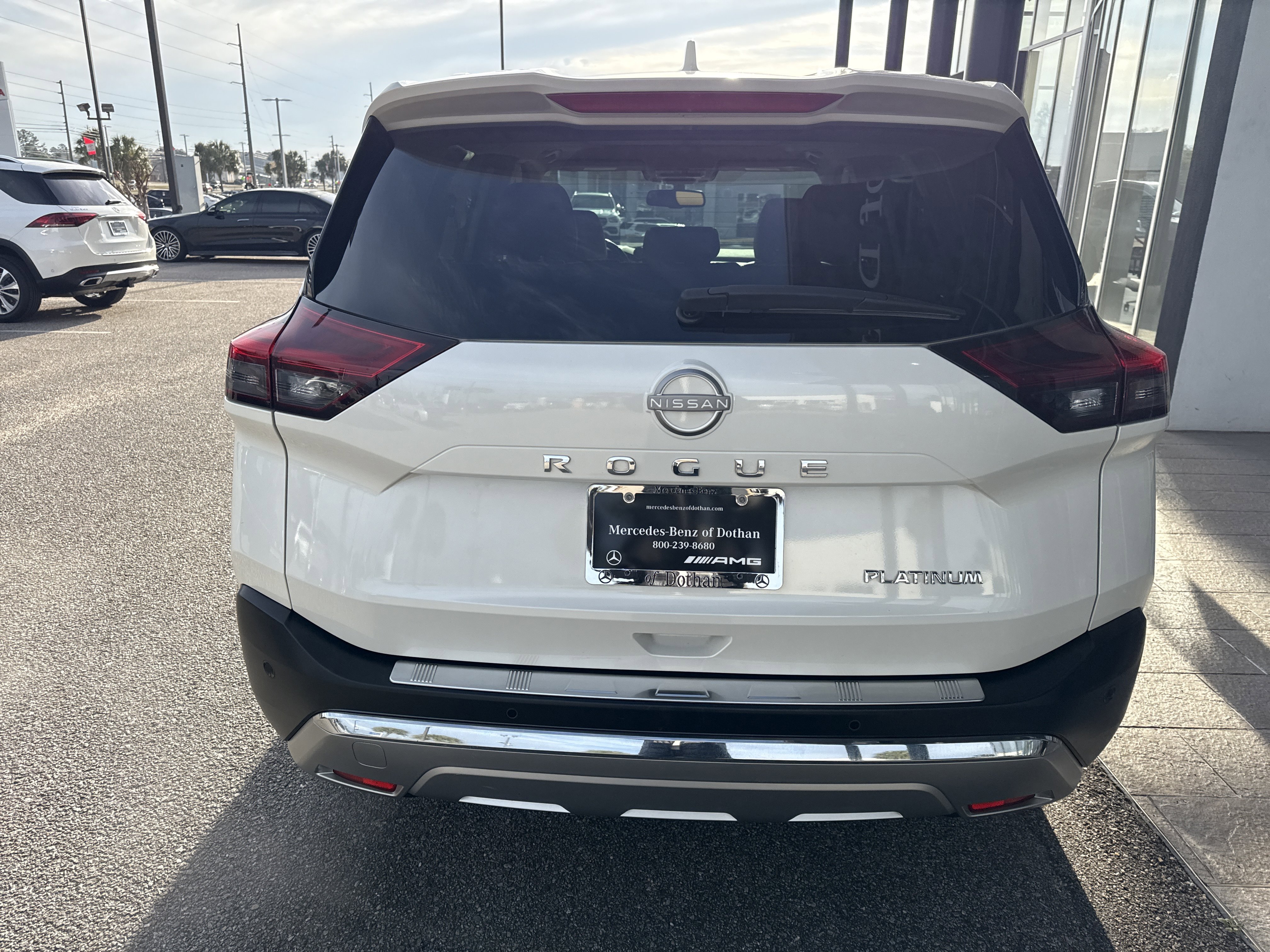 Used 2023 Nissan Rogue Platinum w/ Platinum Premium Package image 3