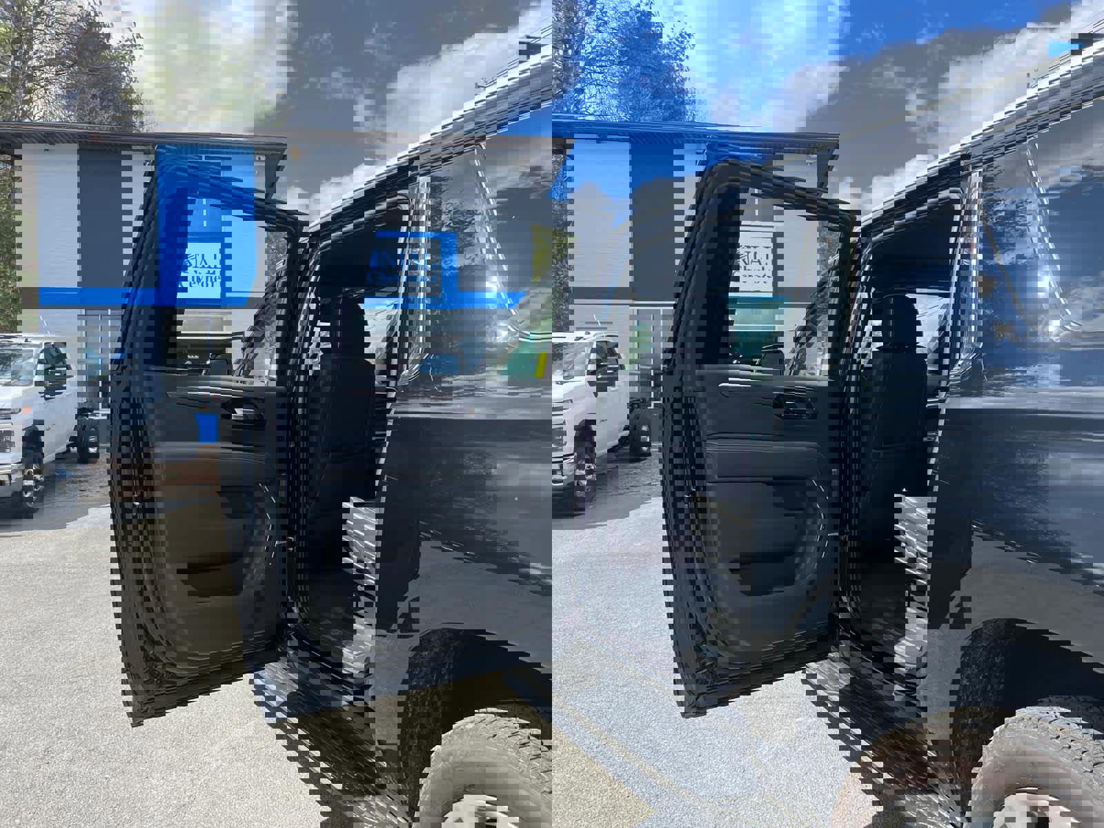 Certified 2025 Chevrolet Suburban Premier w/ Sun And Tow Package image 33