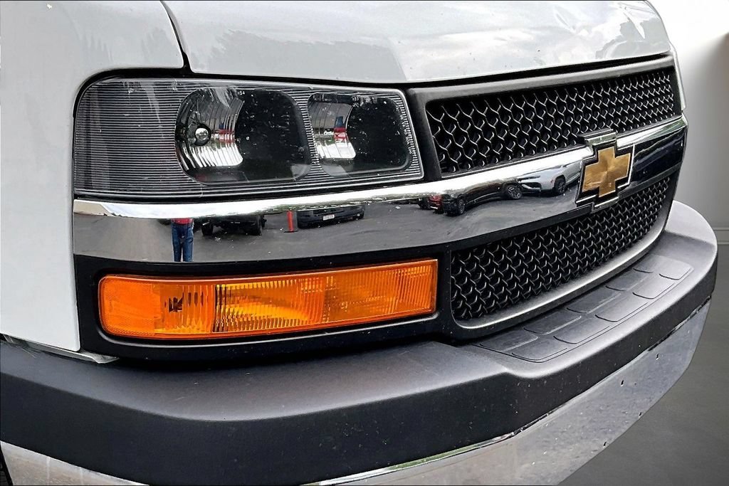 Used 2025 Chevrolet Express 3500 LT w/ LT Preferred Equipment Group RWD image 30