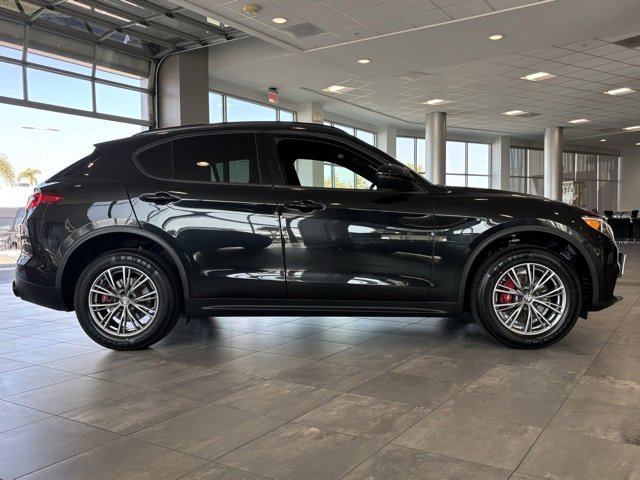 Used 2022 Alfa Romeo Stelvio Sprint image 12