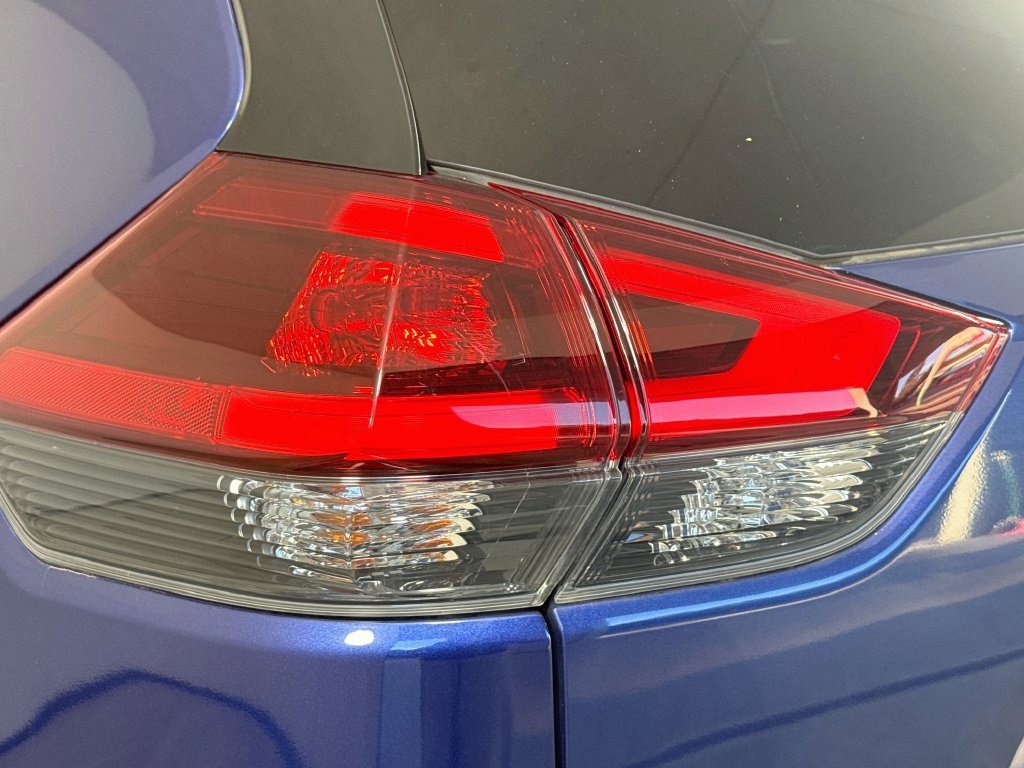 Used 2020 Nissan Rogue SV FWD image 35