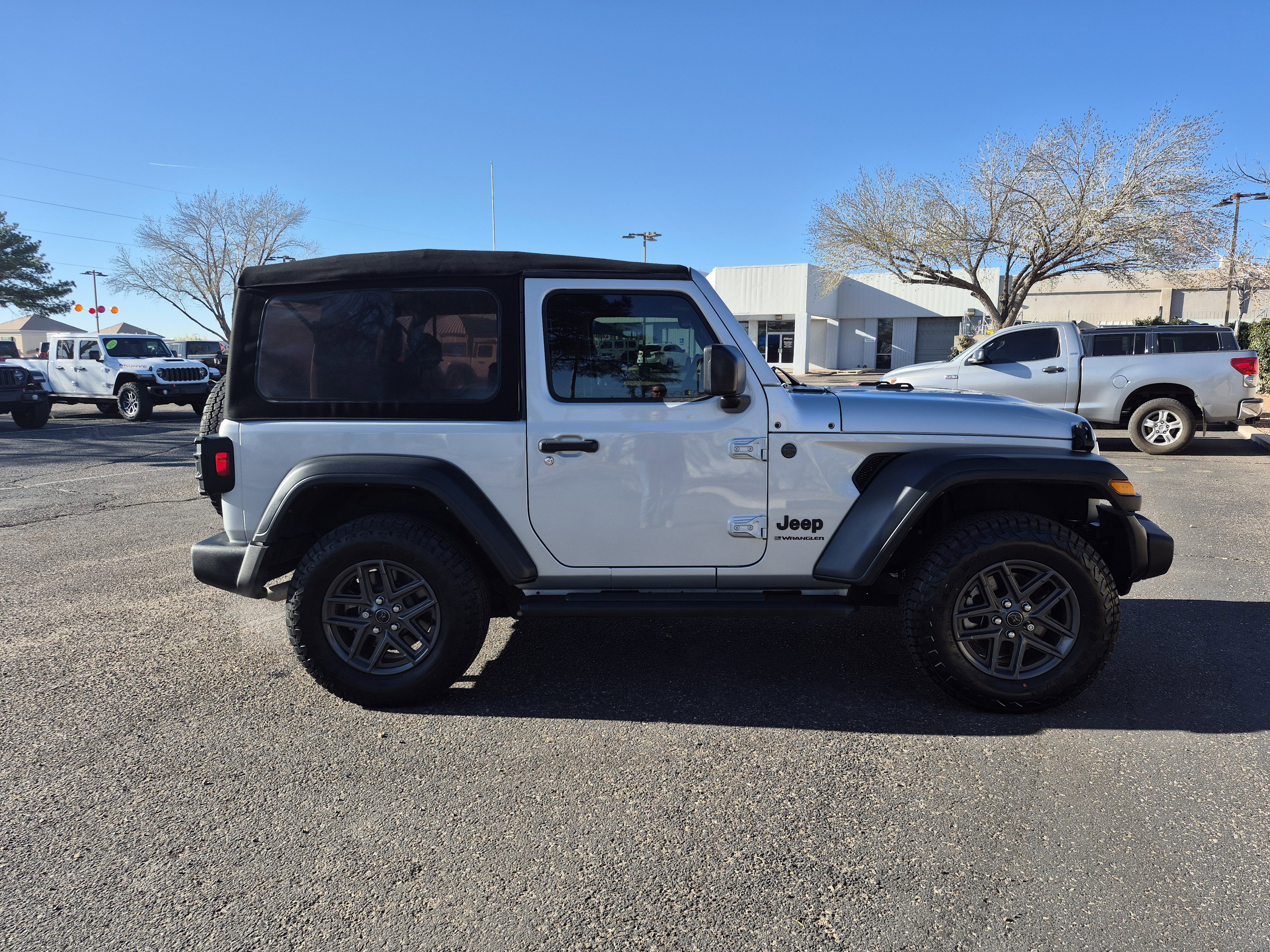 Used 2024 Jeep Wrangler Sport S image 8