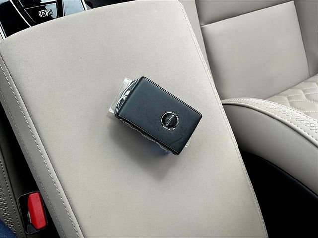 Used 2025 Volvo XC90 B6 Plus image 11