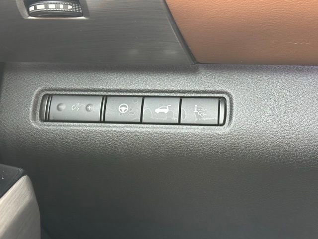 Used 2022 Nissan Pathfinder Platinum w/ Cargo Package image 18