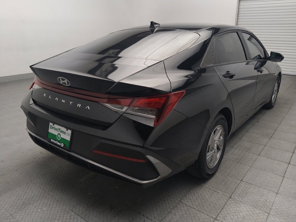 Used 2025 Hyundai Elantra SE w/ Cargo Package FWD image 9